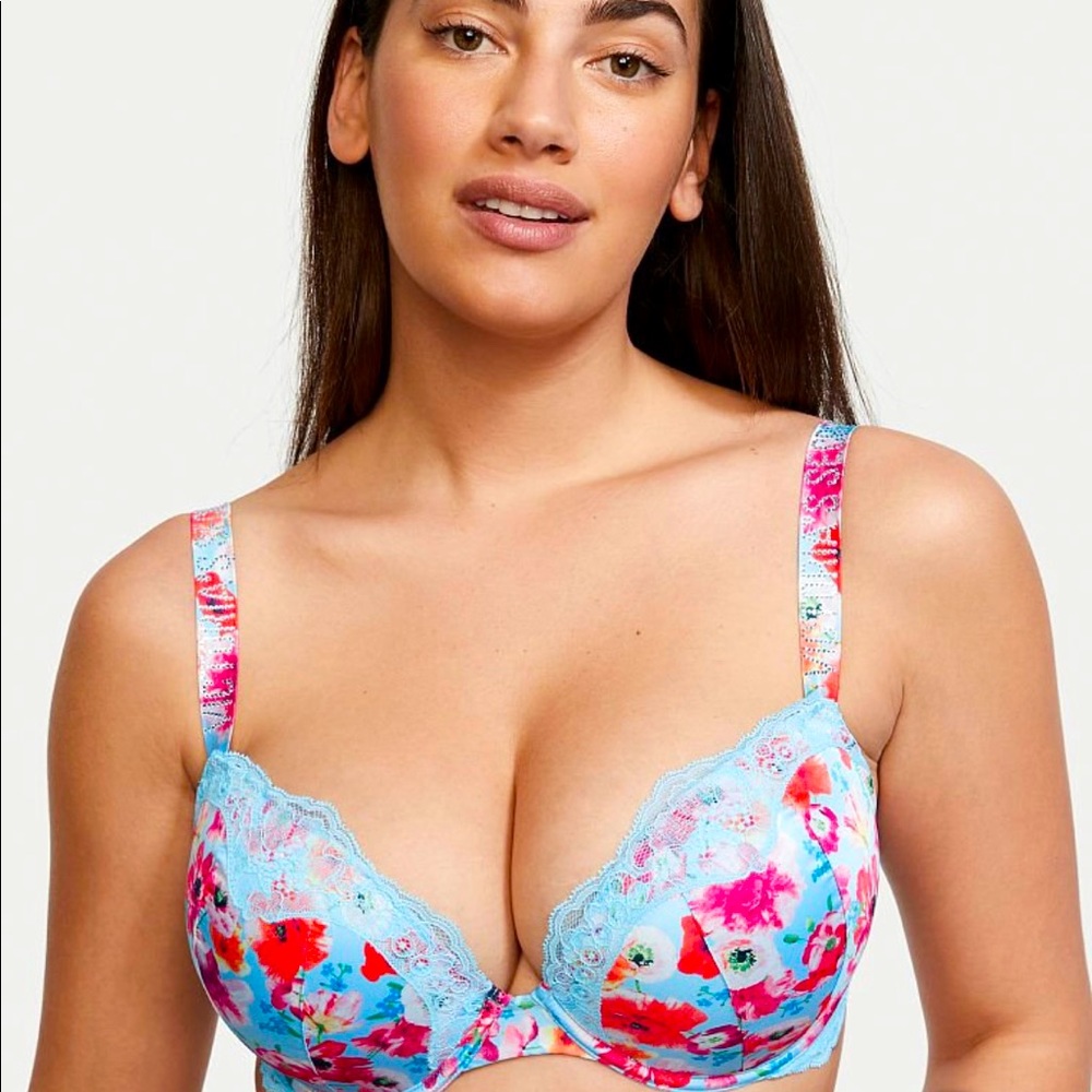 This is a Victoria’s Secret shine strap push up bra. This is In a 34 DD